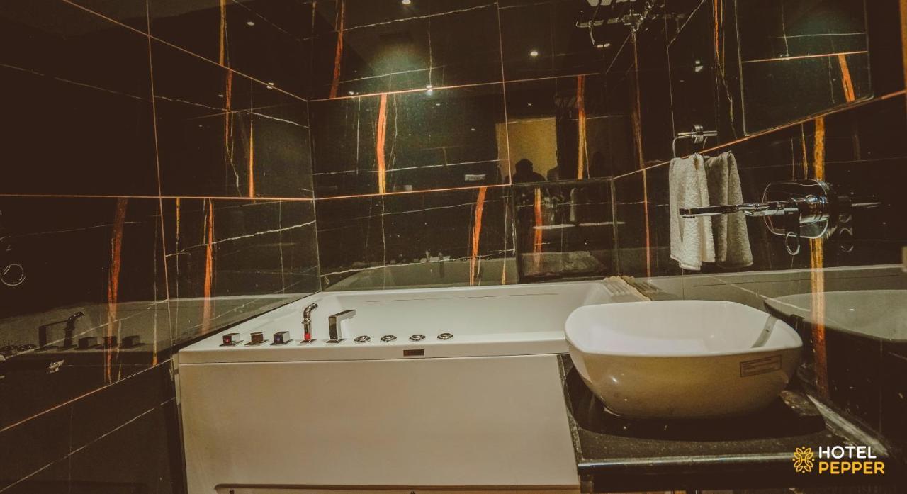 Hotel Pepper Hisār Exteriör bild